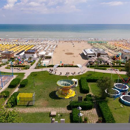 Residence Flow-R Riccione Exteriör bild
