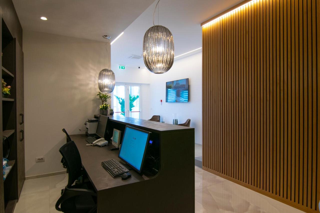 Residence Flow-R Riccione Exteriör bild