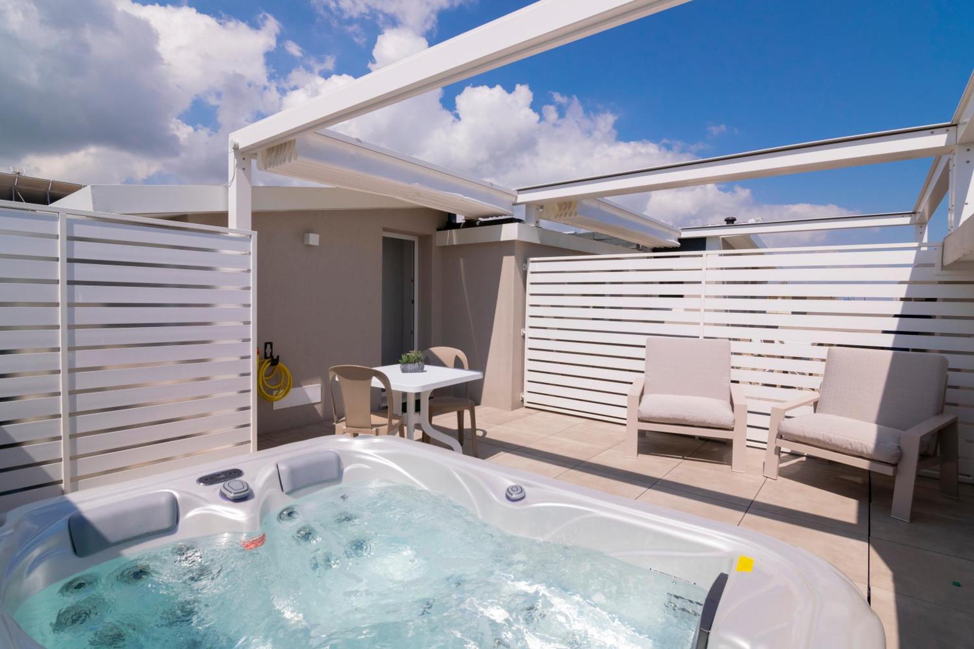 Residence Flow-R Riccione Exteriör bild